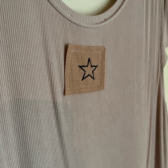 Cara Loren Ribbed Tan Top - Picture 5 of 5